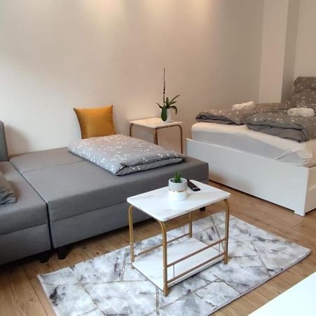 Privatzimmer-2 In Ruhiger Lage 9Min Von Hbh Nürnberg Eksteriør bilde